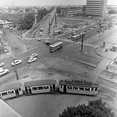 Hungary, Budapest IX.,Budapest X., átlósan az Üllői út, szemben a túloldalon a Ceglédi út, jobbra lent az Ecseri út torkolata. Távolabb a Postás munkásszálló (később hotel)., 1972, FŐMTERV, Budapest, crosswalk, tram, Trailer car, Fortepan #253233