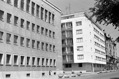 Magyarország, Debrecen, Piac utca (Vörös Hadsereg útja) és Szent Anna utca (Béke útja) találkozása., 1966, Szánthó Zoltán, utcakép, antenna, virágtartó, Fortepan #25327