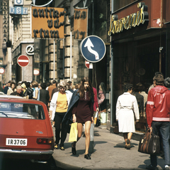 Hungary, Budapest V., a Váci utca Haris köz - Párizsi (Párisi) utca közötti szakasza., 1972, FŐMTERV, Fiat-brand, number plate, Budapest, colorful, Fortepan #253270