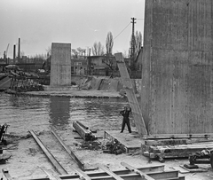 Magyarország, Budapest XIII., a Népszigetre vezető híd építése a Meder utcánál., 1973, FŐMTERV, Domonkos Endre, Budapest, Fortepan #253356