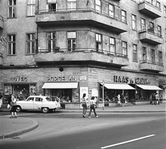 Magyarország, Budapest VI., Bajcsy-Zsilinszky út 23., Haas & Czjzek porcelánüzlet, balra a Zichy Jenő utca., 1973, FŐMTERV, Domonkos Endre, Budapest, GAZ M21 Volga, Fortepan #253379