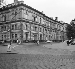 Magyarország, Budapest VI., Nyugati (Marx) tér, szemben az egykori indóházból kialakított MÁV igazgatósági épület, jobbra a Jókai utca., 1973, FŐMTERV, Domonkos Endre, Budapest, Fortepan #253394