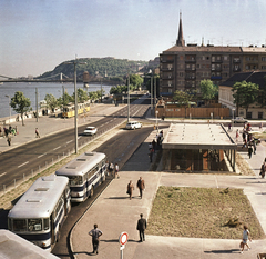 Magyarország, Budapest I., Batthyány tér, előtérben a metróállomás csarnoka, középen szemben a Bem rakpart., 1973, FŐMTERV, Domonkos Endre, Budapest, villamos, színes, madártávlat, autóbusz, Ikarus 620/630, Fortepan #253401