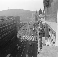 Magyarország, Budapest V., Szabad sajtó út, kilátás a Klotild palotából az Erzsébet híd és a Gellért-hegy felé., 1973, FŐMTERV, Domonkos Endre, madártávlat, utcakép, forgalom, híd, Budapest, gyalogátkelő, Fortepan #253425