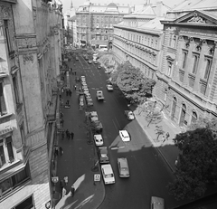 Magyarország, Budapest V., Ferenciek tere (Károlyi Mihály utca) az Irányi utca felől a Kossuth Lajos utca felé nézve, jobbra az Egyetemi Könyvtár., 1973, FŐMTERV, Domonkos Endre, madártávlat, utcakép, Budapest, Fortepan #253427