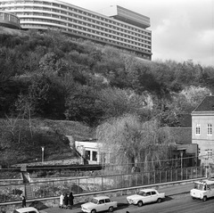 Magyarország, Budapest II., Frankel Leó út, szemben a Malom-tó, fent a SZOT szálló., 1973, FŐMTERV, Domonkos Endre, modern építészet, hegyoldal, Budapest, Fortepan #253432