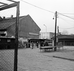 Magyarország, Budapest VIII., piac a Kerepesi út - Hungária körút kereszteződésnél. Háttérben a metró épülete., 1973, FŐMTERV, Domonkos Endre, Budapest, Fortepan #253438