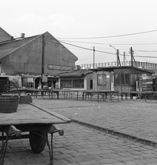 Magyarország, Budapest VIII., piac a Kerepesi út - Hungária körút kereszteződésnél. Háttérben a metró épülete., 1973, FŐMTERV, Domonkos Endre, Budapest, kordé, Fortepan #253448