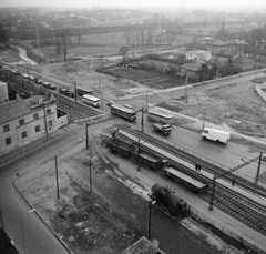 Magyarország, Budapest XIV., balra a Szentmihályi út, a sarkon a Kerepesi út 150., a Komáromi Kőolajipari Válla­lat Gépzsírgyára. Előtérben a Rákosfalva HÉV állomás. A Kerepesi út túloldalán jobbra a Keresztúri út látható., 1974, FŐMTERV, Domonkos Endre, Budapest, Fortepan #253478