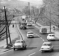 Magyarország, Óbuda, Budapest III., a Szentendrei út az esztergomi vasút felőljárójáról észak felé nézve., 1974, FŐMTERV, Domonkos Endre, Budapest, Volkswagen Transporter 1, Fiat 124, Wartburg 311/312, Fortepan #253499