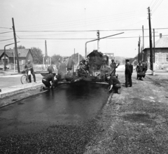 Magyarország, Budapest III., a 11-es út átépítése, a Rákóczi utca aszfaltozása a Mátyás király úti kereszteződés előtt., 1974, FŐMTERV, Domonkos Endre, Budapest, Fortepan #253509