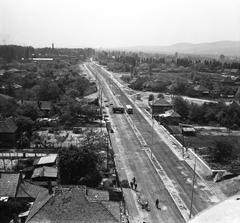 Magyarország, Budapest III., a 11-es út átépítése, kilátás a Budapest-Csillaghegyi Református Egyházközség templomának tornyából a Rákóczi utcára. Szemben jobbra az Attila utca látható., 1974, FŐMTERV, Domonkos Endre, Budapest, Fortepan #253513