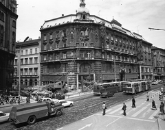 Hungary, Budapest V., Ferenciek tere (Felszabadulás tér), szemben a Petőfi Sándor utca - Kossuth Lajos utca sarok., 1975, FŐMTERV, neon sign, Budapest, Csepel D450, Fortepan #253531