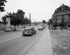 Hungary, Budapest XI.,Budapest XII., Hegyalja út az Alkotás utca - Budaörsi út találkozásánál / BAH csomópont a felüljáró építésekor., 1975, FŐMTERV, Budapest, ad pillar, number plate, Volkswagen Beetle, Fortepan #253539