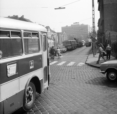 Hungary, Budapest XIV., Nagy Lajos király útja, a Bácskai (Révai József) utcától a Bosnyák tér felé vezető szakasz., 1975, FŐMTERV, Budapest, destination sign, bus, BKV-organisation, Ikarus-brand, crosswalk, traffic, Fortepan #253577