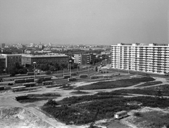 Magyarország, Budapest XIV., Örs vezér tere, jobbra a Nagy Lajos király útja - Füredi utca között álló sávház látható., 1975, FŐMTERV, Domonkos Endre, Budapest, Fortepan #253607