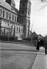 Magyarország, Budapest XIII., Lehel (Ferdinánd) tér, az Árpád-házi Szent Margit-templom Váci út felőli homlokzata., 1942, Fortepan, katolikus, neoromán építészet, Budapest, Möller István-terv, Fortepan #25377