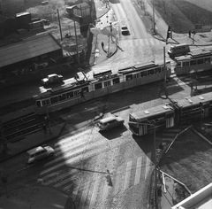 Hungary, Budapest XI., rálátás a Budafoki út - Irinyi József utca - Október huszonharmadika (Schönherz Zoltán) utca kereszteződésére az Országos Kőolaj- és Gázipari Tröszt (OKGT) irodaházáról., 1979, FŐMTERV, Budapest, crosswalk, Fortepan #253828