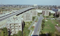 Hungary, Budapest XIV.,Budapest XV., kilátás a Csáktornya köz - Csáktornya park sarkán álló házból a Kacsóh Pongrác út, az M3-as autópálya bevezető szakaszán lévő felüljáró felé., 1980, FŐMTERV, colorful, Budapest, Fortepan #253899