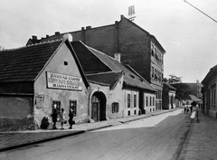 Magyarország, Óbuda, Budapest III., Fényes Adolf (Kiskorona) utca a Tímár utcától a Lajos utca felé nézve., 1931, Fortepan/Album078, papírbolt, könyv, Budapest, papír, Fortepan #253917