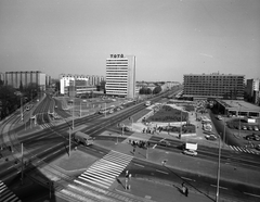 Hungary, Budapest IX.,Budapest X., átlósan az Üllői út, szemben a túloldalon a Ceglédi út, jobbra lent az Ecseri út torkolata. Távolabb a Postás munkásszálló (később hotel)., 1982, FŐMTERV, Budapest, crosswalk, Fortepan #253933