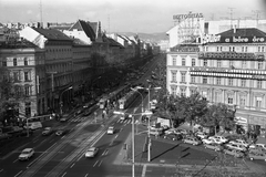 Magyarország, Budapest VI., Oktogon (November 7. tér), szemben a Teréz (Lenin) körút a Nyugati (Marx) tér felé vezető szakasza., 1989, FŐMTERV, Domonkos Endre, Budapest, Fortepan #253984