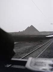 Egypt, Giza, Al Haram út, a piramisokhoz vezető villamosvonal., 1913, Kriszt Béla, pyramid, rails, Fortepan #254001