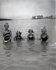 Hungary, Balatonmáriafürdő, 1916, Kriszt Béla, bath, kids, ribbon, Fortepan #254048