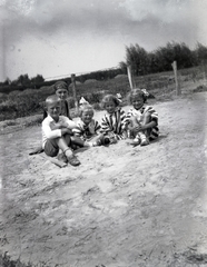 Hungary, Balatonmáriafürdő, 1916, Kriszt Béla, striped dress, ribbon, free time, kids, Fortepan #254049