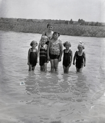 Hungary, Balatonmáriafürdő, 1916, Kriszt Béla, tableau, bathing suit, kids, Fortepan #254065