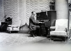 1913, Kriszt Béla, Best of, interior, piano, arm chair, suit, curtain, Fortepan #254077