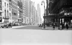 Amerikai Egyesült Államok, New York, Nyugati 57. utca a 7. sugárúti kereszteződésből nézve, jobbra a sarkon a Carnegie Hall., 1939, Fortepan, utcakép, felhőkarcoló, William Burnet Tuthill-terv, Fortepan #25408