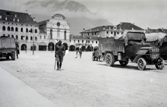 Olaszország, Belluno, Piazza dei Martiri, szemben a Chiesa di San Rocco., 1918, Kriszt Béla, teherautó, Fortepan #254107