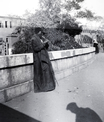 Egypt, Cairo, háttérben balra a Qasr El Nil híd egyik oroszlánja látható., 1913, Kriszt Béla, flute, beggar, Fortepan #254200