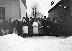 1916, Kriszt Béla, tableau, headscarf, peasant, wind band, folk costume, winter, apron, snow, Fortepan #254212