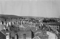 Magyarország, Sopron, kilátás a Tűztoronyból, előtérben jobbra az Ógabona tér és Lackner Kristóf utca sarkán álló ház látszik., 1967, Otruba Ferenc és Zoltán, Fortepan #254391