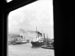 Egyesült Királyság, Southampton, kikötő, a Cunard White-Star Line dokkja, középen az RMS Aquitania, balra az RMS Lancastria óceánjáró hajó., 1939, Fortepan, kikötő, Fortepan #25458