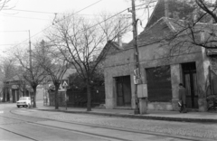 Hungary, Budapest IV., István (Bajcsy-Zsilinszky) út, a személygépkocsi a Görgey Artúr (Dózsa György) utcába kanyarodik., 1982, Otruba Ferenc és Zoltán, Budapest, Fortepan #254649