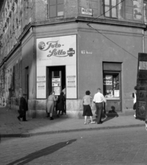 Magyarország, Budapest XIII., Bulcsú utca, balra a Lehel utca., 1957, Ungváry Rudolf, Budapest, totó, lottó, utcanévtábla, Fortepan #254846