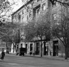 Magyarország, Budapest XIII., a Bulcsú utca a Kassák Lajos utca (Fóti út) és a Tüzér utca között, szemben a 21/b és 21/a számú ház., 1958, Ungváry Rudolf, Budapest, MÁVAUT-szervezet, képarány: négyzetes, Fortepan #254847