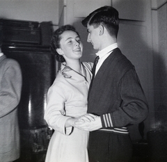 Hungary, Veszprém, a felvétel a Szeglethy utca egyik házának lakásában készült., 1958, Ungváry Rudolf, photo aspect ratio: square, dance, Fortepan #255115