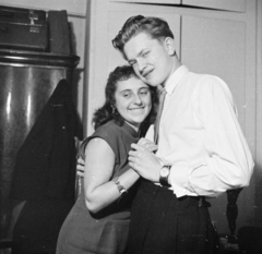 Hungary, Veszprém, a felvétel a Szeglethy utca egyik házának lakásában készült., 1958, Ungváry Rudolf, photo aspect ratio: square, wrist watch, dance, Fortepan #255128