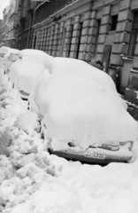 Hungary, Budapest VII., Wesselényi utca, a felvétel a Síp utca - Kazinczy utca közötti szakaszon készült, jobbra a 11-es számú ház., 1982, Bojár Sándor, Budapest, Fortepan #255149