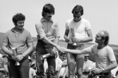 1982, Bojár Sándor, announcement of results, handshake, goblet, Fortepan #255177