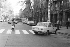 Hungary, Budapest VII., Damjanich utca a Bajza utcánál, a trolibusz a Nefelejcs utcából kanyarodik ki., 1982, Bojár Sándor, Budapest, number plate, Lada-brand, trolley bus, Fortepan #255180