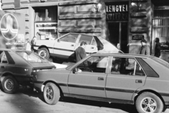 Hungary, Budapest VI., Nagymező utca 15., a Lengyel Gépipar Hete alkalmából kiállított FSO Polonez személyautó a Lengyel Kultúra előtt., 1980, Bojár Sándor, Budapest, FSO Polonez, Fortepan #255181