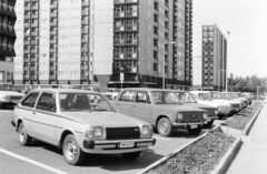 Hungary, Budapest XIII., Kárpát utca, a bal szélen látható Pozsonyi út 77-79. szám alatti KISZ KB székház parkolója,, 1980, Bojár Sándor, Budapest, number plate, Wartburg-brand, concrete block of flats, Mazda-brand, Lada-brand, blocks, Fortepan #255183