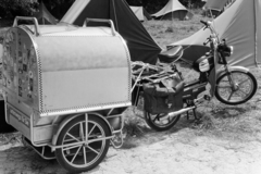 Hungary, Budapest, svájci kosárfonó által összeállított utánfutós moped, a felvétel Törökországba történő utazásakor készült., 1980, Bojár Sándor, Fortepan #255194