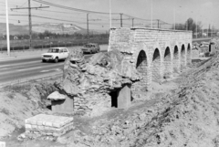 Magyarország, Budapest III., Szentendrei út a Záhony utca felöl, rekonstruált római vízvezeték részlete., 1981, Bojár Sándor, Budapest, Fortepan #255229