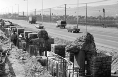 Magyarország, Budapest III., a Szentendrei út a Záhony utcánál, a rekonstruált római vízvezeték alapjai., 1981, Bojár Sándor, Budapest, Fortepan #255230